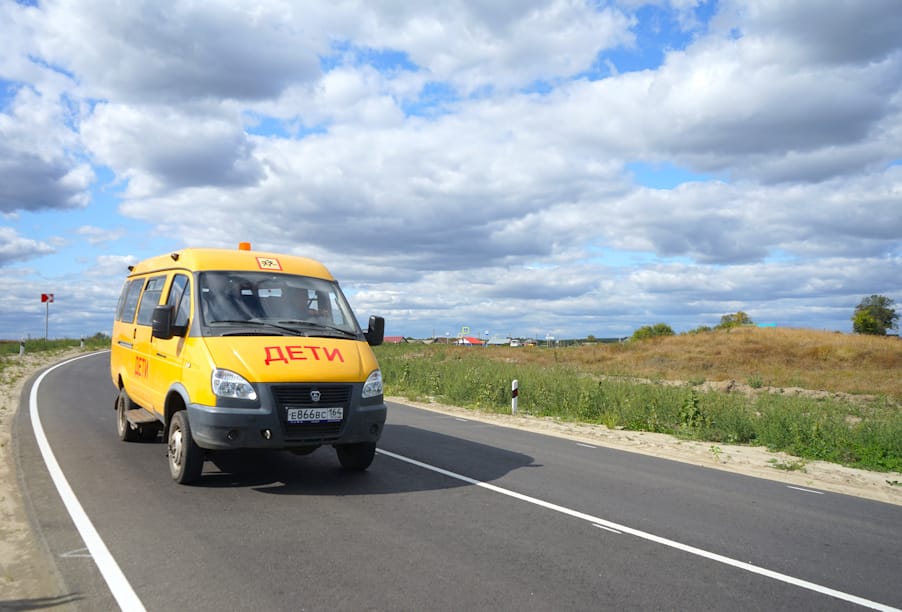 Благодаря нацпроекту в этом году обновят более 3 тыс. км дорог к образовательным и досуговым учреждениям