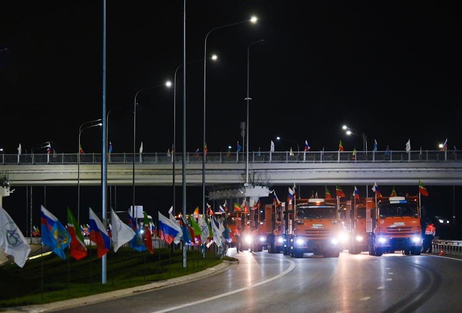 Президент РФ Владимир Путин открыл движение по трем дорожным объектам на территории республик Татарстан, Карелия и в ХМАО – Югре