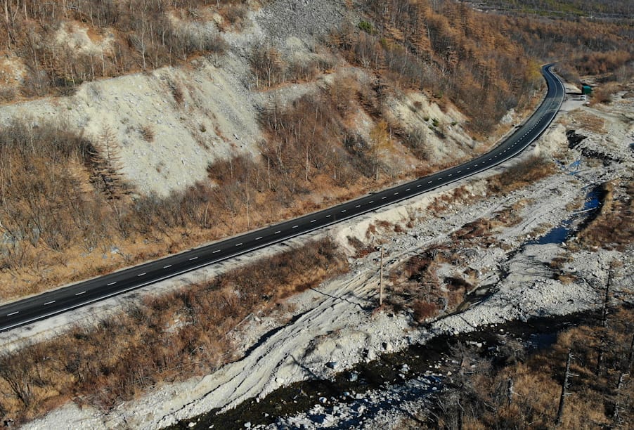 Магаданская область: строительно-монтажные работы пройдут на 10 км дорог и двух мостах